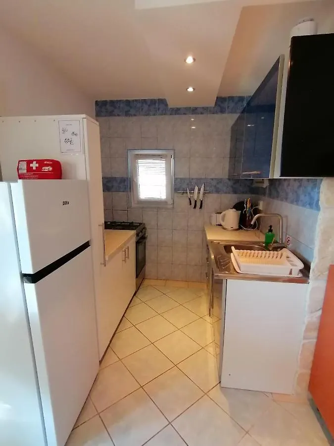 Kod Lenka Apartment Vir