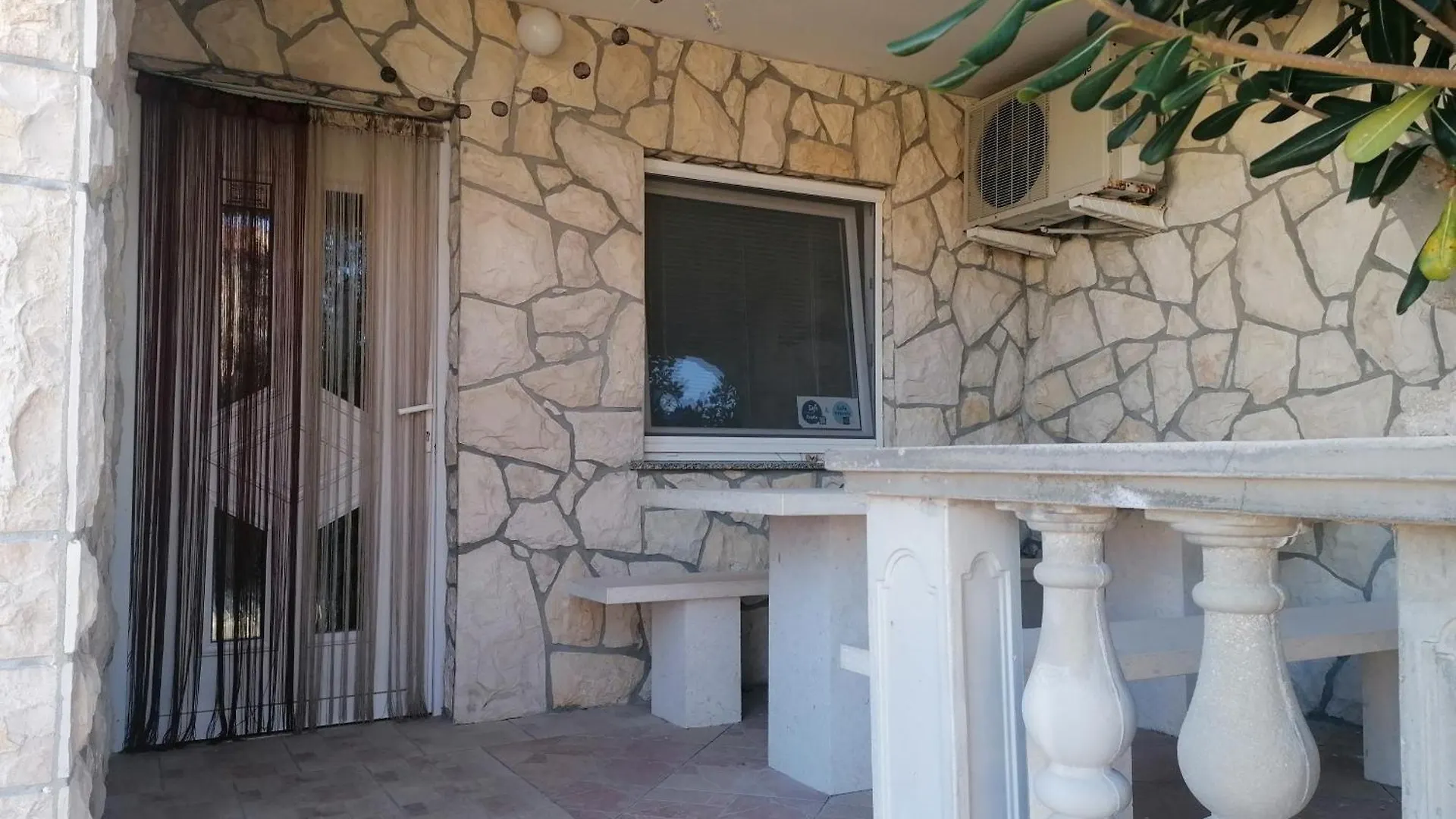 Kod Lenka Apartment Vir